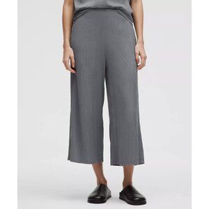 NWT Lululemon Pleated Stretch High-Rise Wide-Leg Cropped Pant
